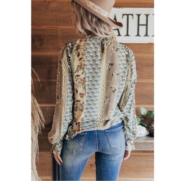 Floral Print Ruffle Cuff Long Sleeve Blouse - Picture 5 of 6